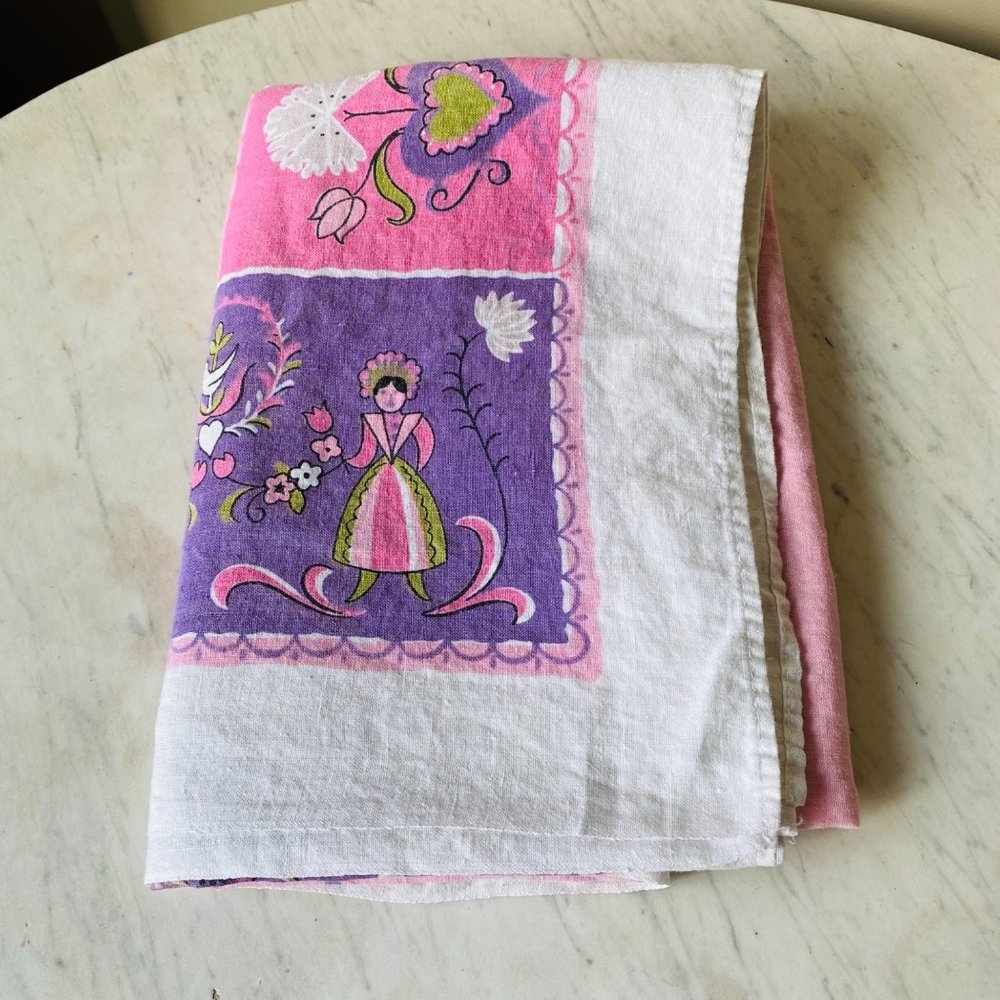Vintage MCM Tablecloth Linen Easter Queen King Retro Purple Pink  Size 51 x 67